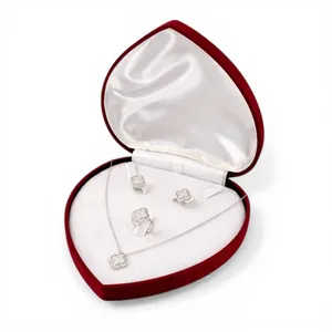 Подарунок для коханої срібний набір Конюшина всипана цирконієм 