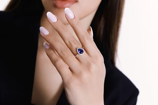 Серебряное кольцо со вставкой Хатидже 