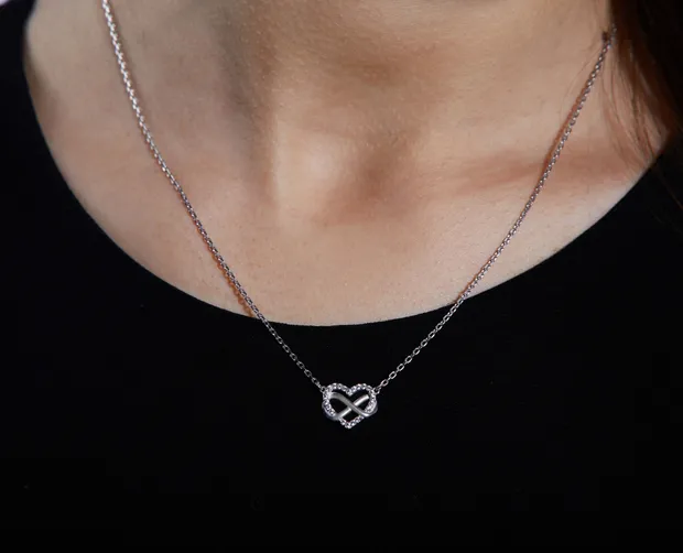 Серебряное колье с подвеской ДНК 