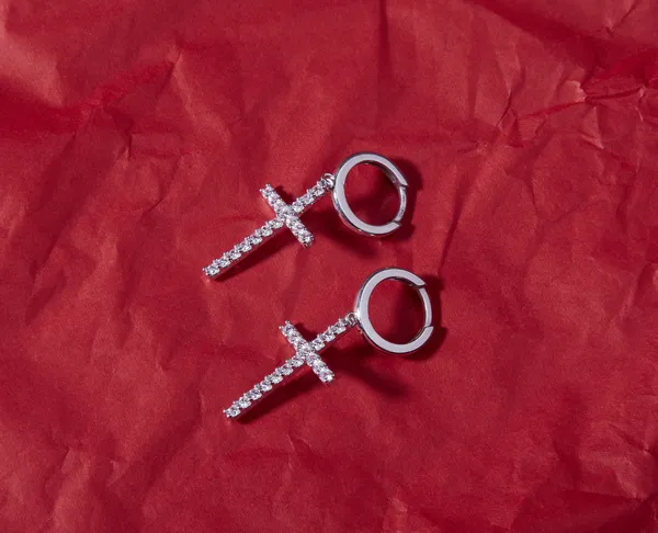 Срібні сережки конго Хрестики всипані цирконійом 1078.10С