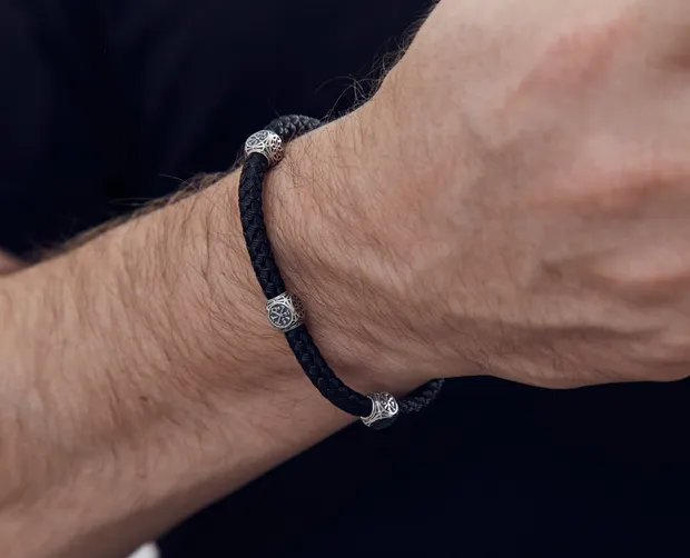 Серебряный браслет шелковый широкий с круглыми вставками 