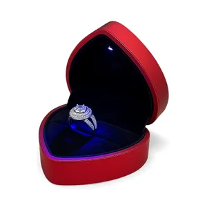 Срібна каблучка Розкіш та Футляр з підсвіткою Сердечко Червоне 