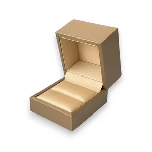 Футляр бежевий під каблучку   зображення 3