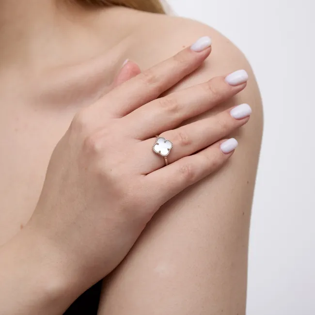 Срібна каблучка Конюшина зі вставкою Перламутр   зображення 4