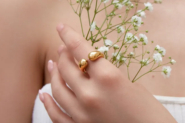 Подарунок для коханої срібна каблучка з позолотою Капля  зображення 3