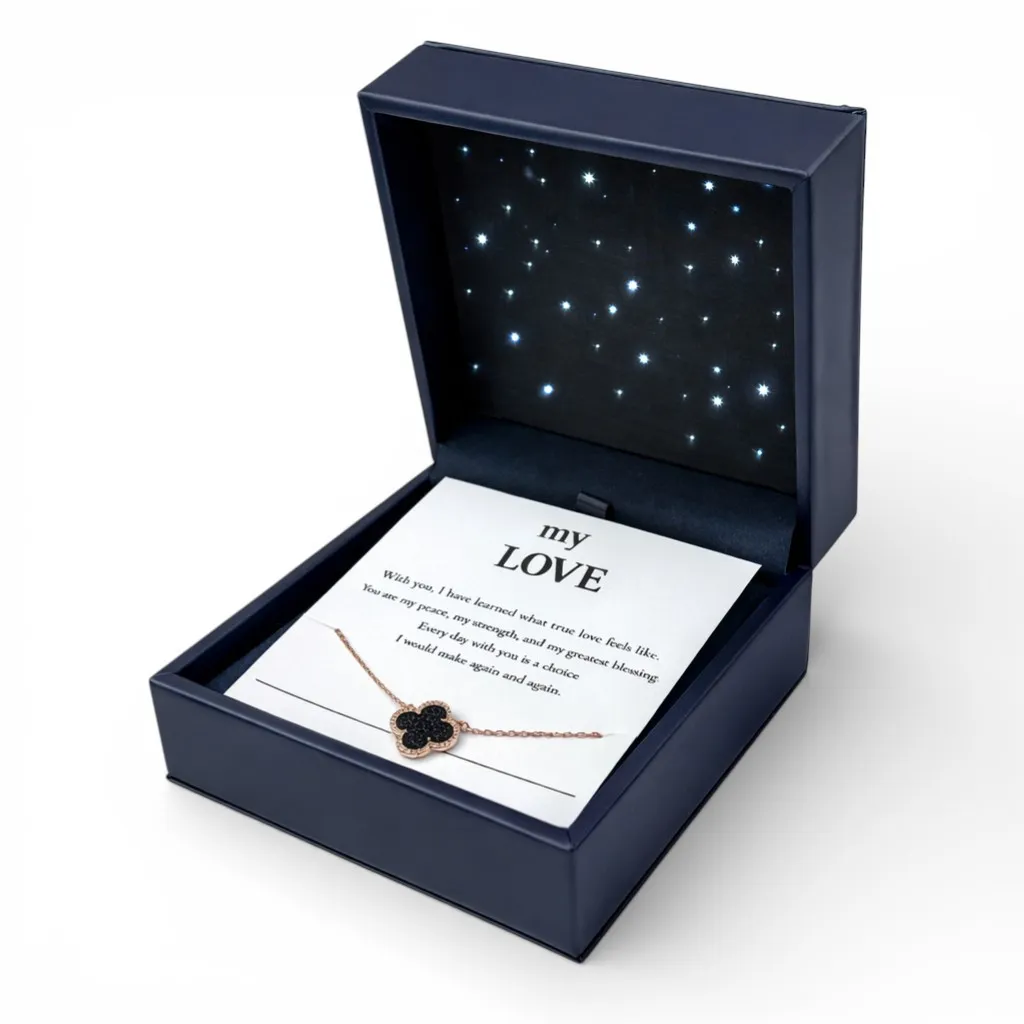 Подарунок для коханої на 8 березня - срібне кольє Конюшинка з авантюрином