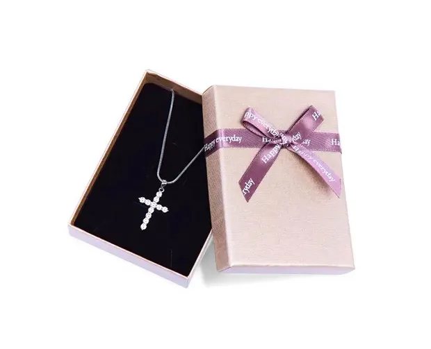 Срібний хрестик з фіанітами та подарункове пакування