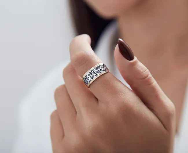 Розміри каблучок: особливості розмірної сітки та як підібрати прикрасу за параметрами