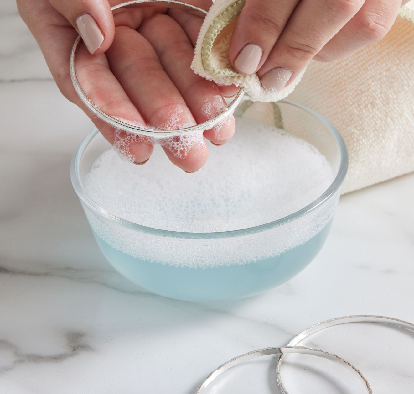 Як почистити срібло в домашніх умовах: кілька дієвих способів